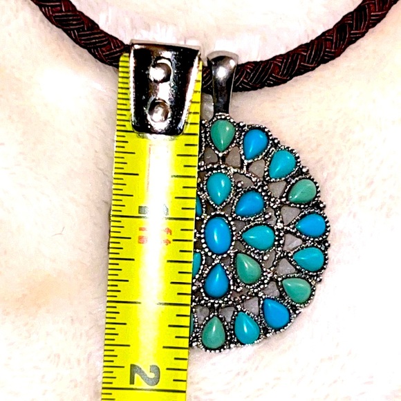 CHAPS 🩵💚🤎 17” ROUND SILVER-TONE STONE MOSAIC PENDANT ON BROWN BRAIDED ROPE CORD - Picture 7 of 8